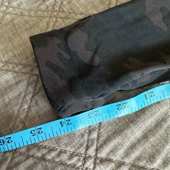 Spanx Look At Me Now Seamless Camo Leggings - Picture 5 of 8
